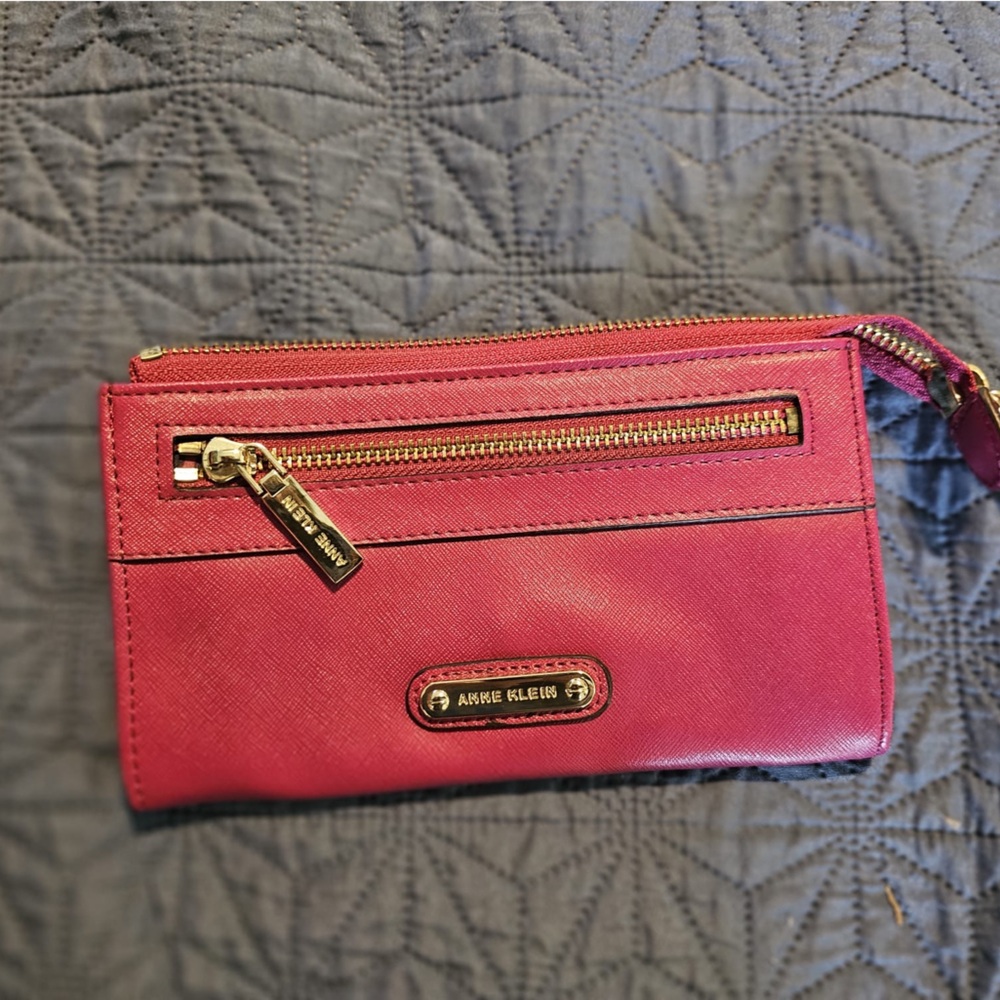 Anne Klein wristlet Pink